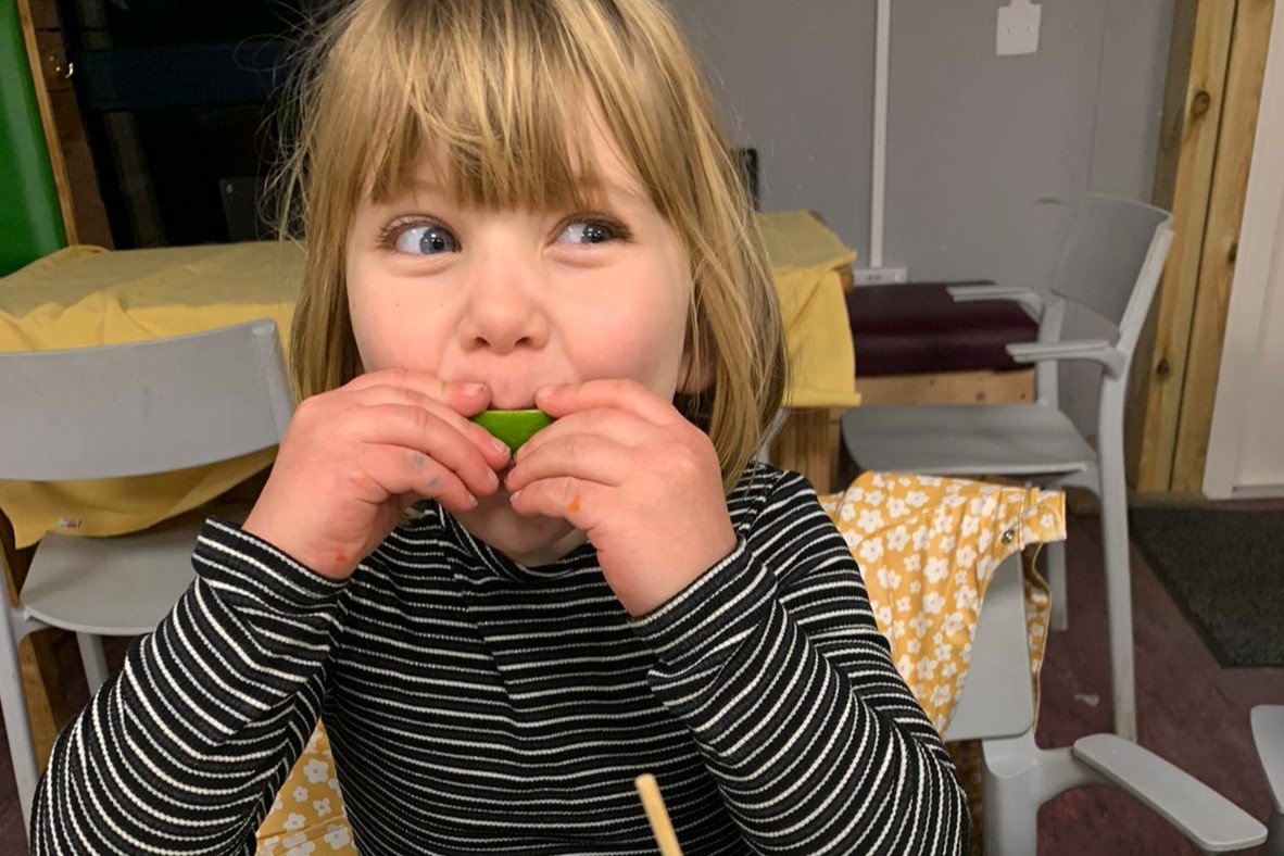 Incredible kids - Child enjoying food on Fridays